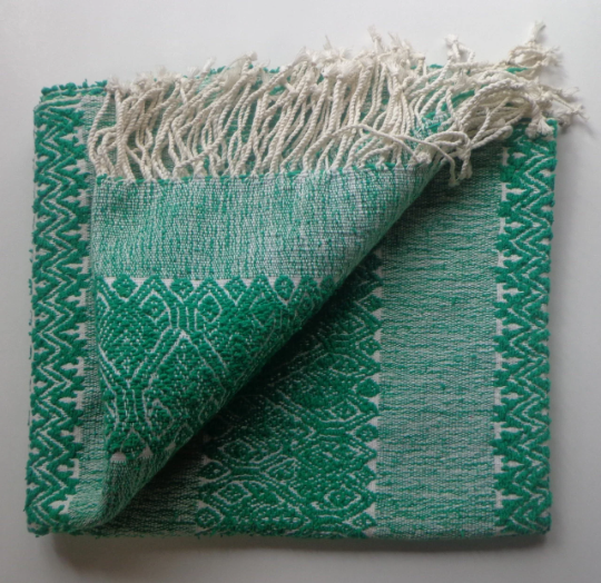 Martha's Mil Usos Woven Runner