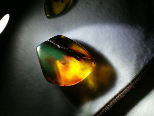 Red green Mexican Amber 31.8g natural full polished