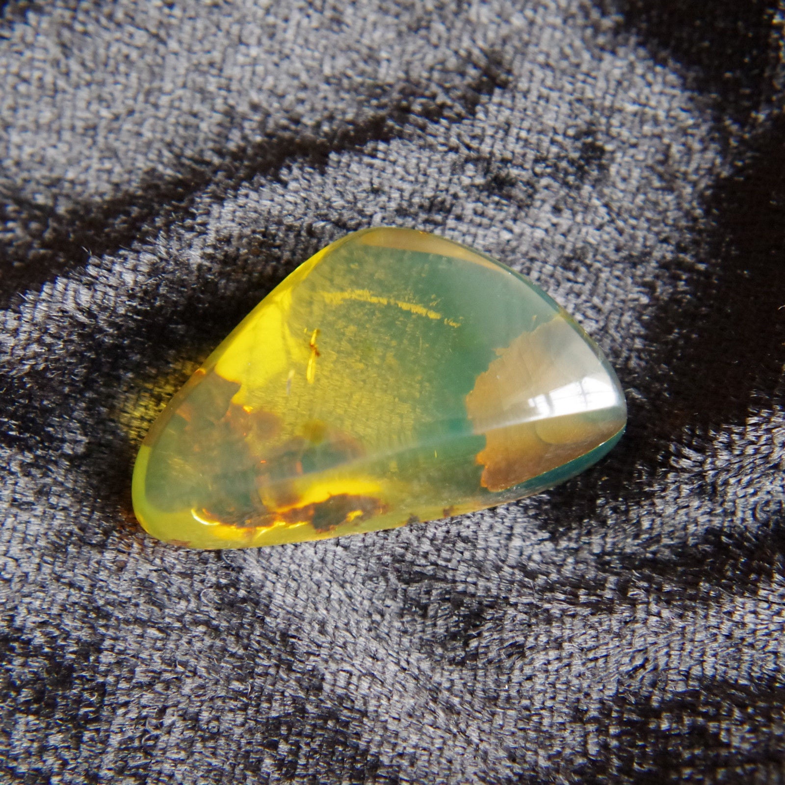 Green Mexican Amber Stone Full Polished Clarity w Some Moss Inclusion 5.8g