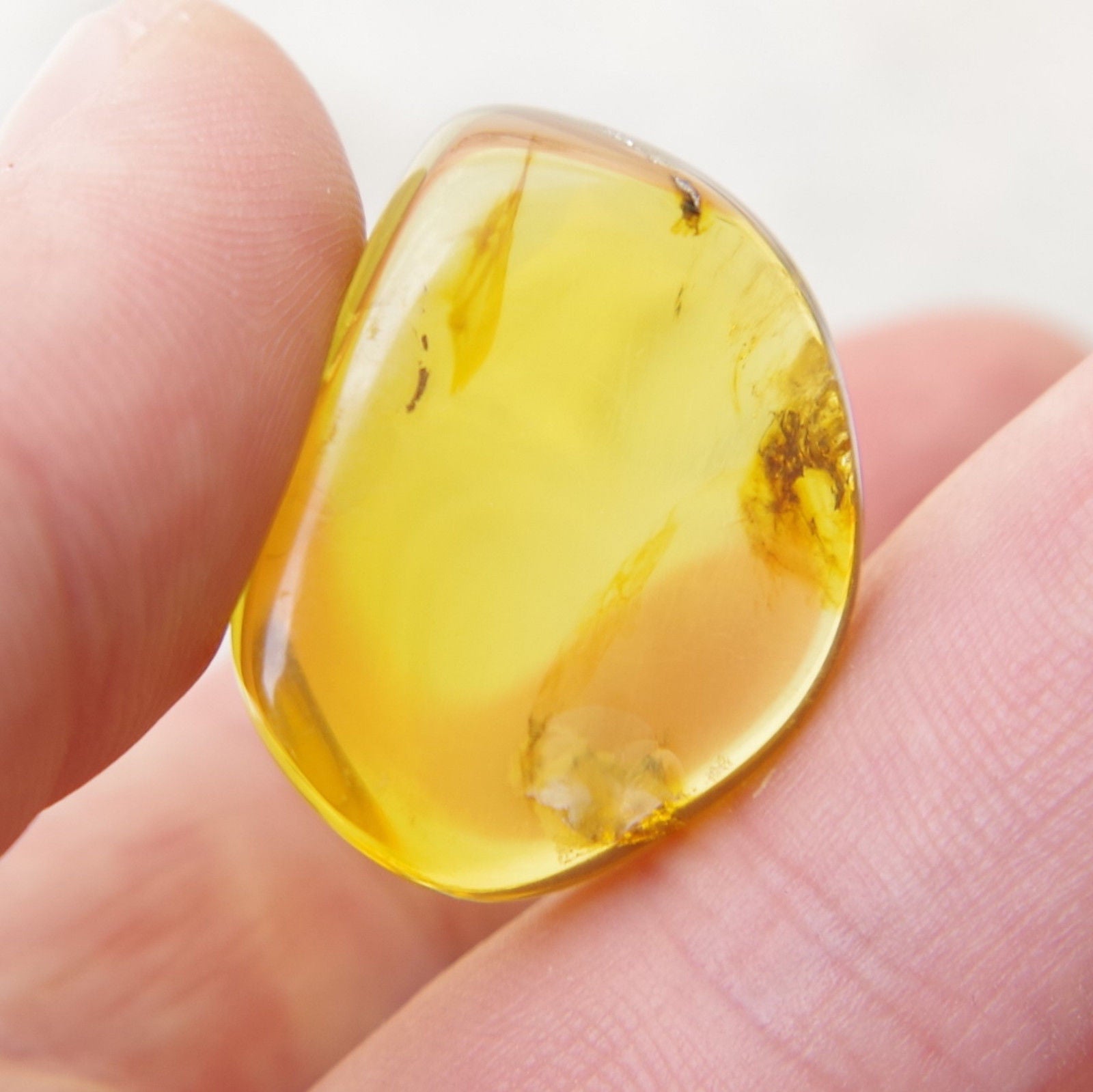 Green Mexican Amber Stone Full Polished Good Clarity w Some Moss Inclusion 4.8g