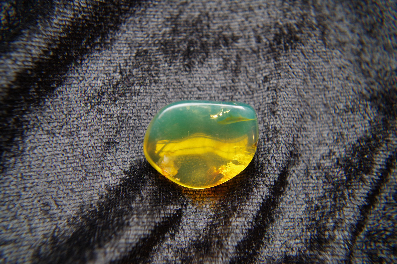 Green Mexican Amber Stone Full Polished Good Clarity w Some Moss Inclusion 4.8g